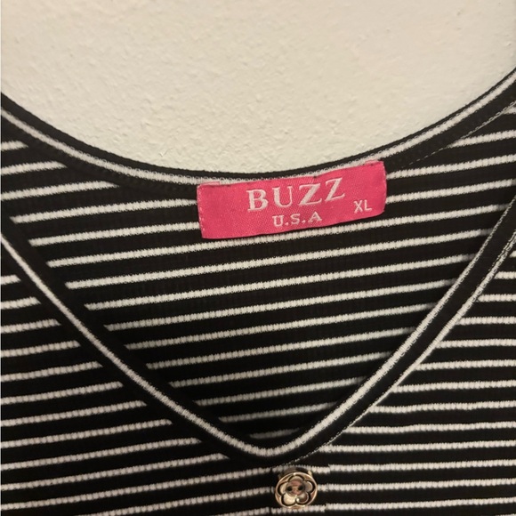 STRIPPED BLACK AND WHITE XL CROP TOP - Picture 4 of 5